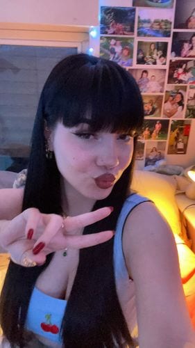 Emily OnlyFans jung 4